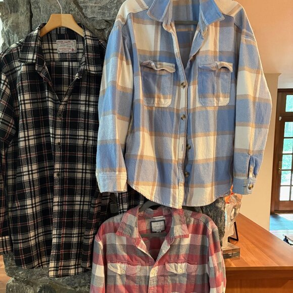 3 FLANNEL PLAID BUTTON DOWN TOPS/SHACKETS! -AMERICAN EAGLE, AE, HOLLISTER... - Picture 1 of 5